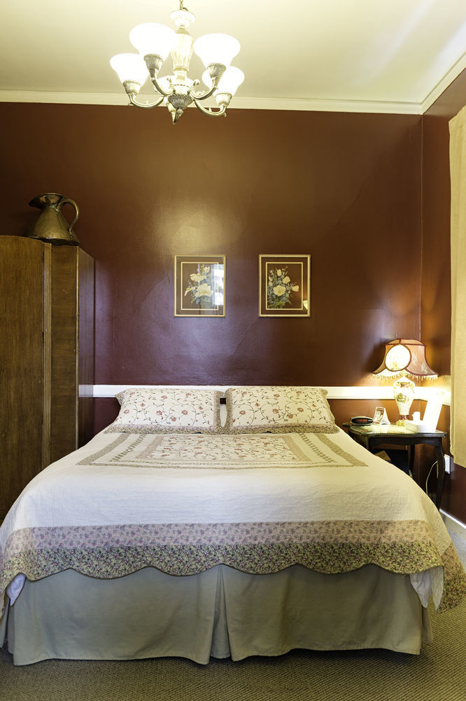 The Old Courthouse 4*
